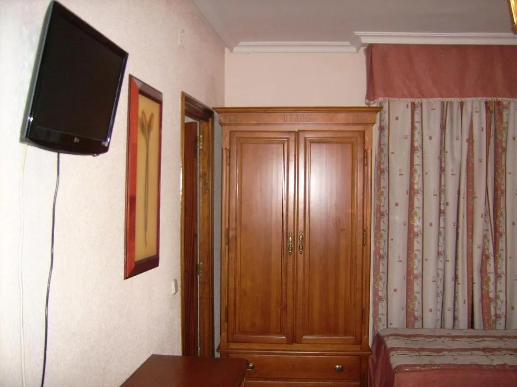 Hostal Descalzos Toledo Guest house